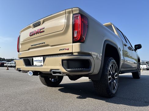 Used 2023 GMC Sierra 1500 AT4 w/ Technology Package AWD/4WD image 10