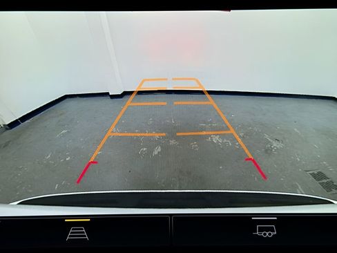 Used 2023 Chevrolet Suburban Premier image 25