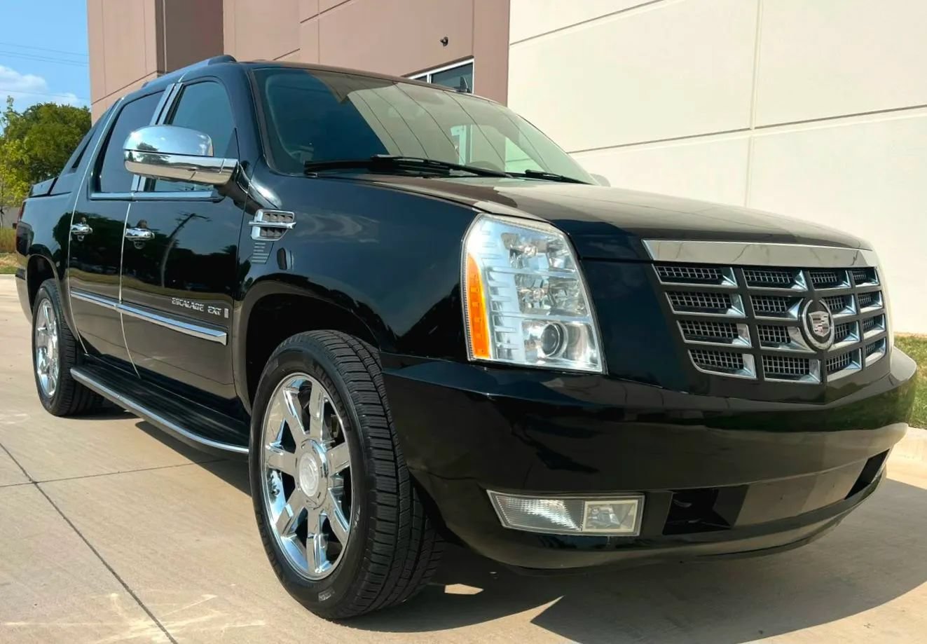 Used 2007 Cadillac Escalade EXT w/ Information Package AWD/4WD image 4