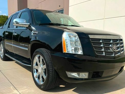 Used 2007 Cadillac Escalade EXT w/ Information Package AWD/4WD image 4