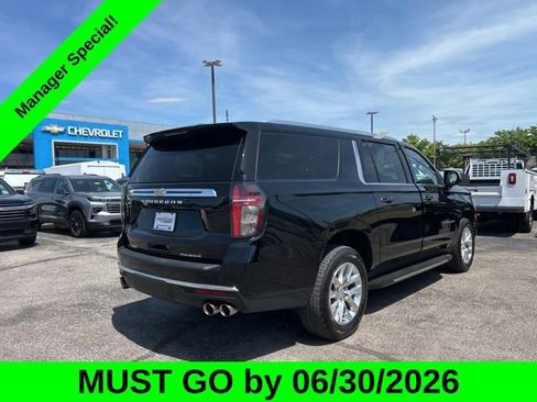 Used 2024 Chevrolet Suburban Premier AWD/4WD image 3