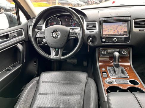Used 2016 Volkswagen Touareg Executive AWD/4WD image 17