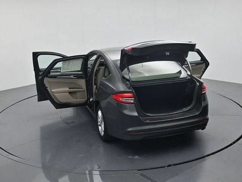 Used 2018 Ford Fusion SE FWD image 44