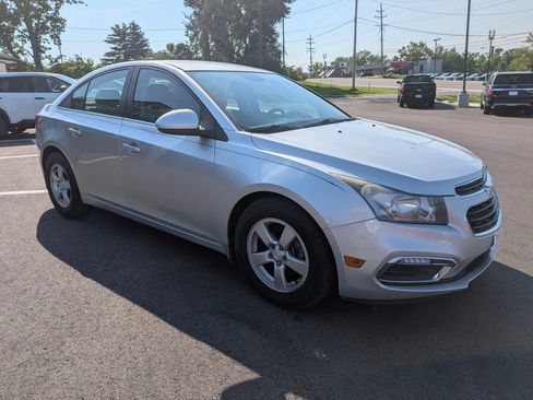 Used 2016 Chevrolet Cruze LT w/ Technology Package FWD image 8