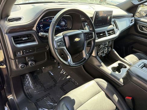 Used 2024 Chevrolet Suburban LT RWD image 9