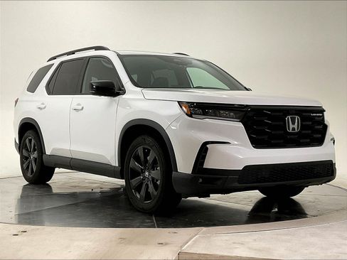 Used 2025 Honda Pilot Black Edition image 2