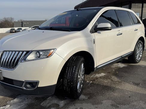 Used 2013 Lincoln MKX FWD image 4