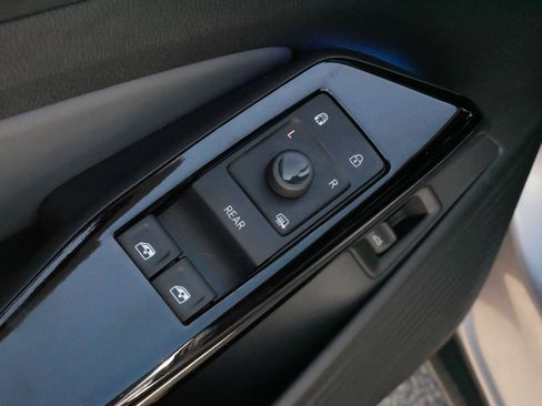 Used 2023 Volkswagen ID.4 Pro S AWD/4WD image 19