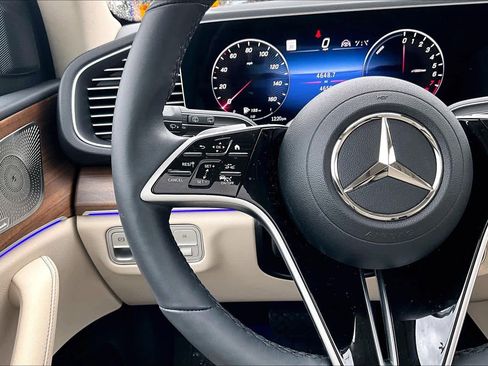 Used 2025 Mercedes-Benz GLE 450e 4MATIC image 24