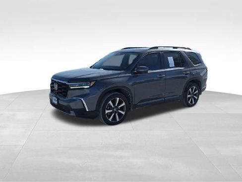 Used 2025 Honda Pilot Touring image 6