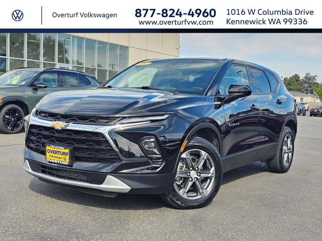 Used 2025 Chevrolet Blazer LT AWD/4WD image 1
