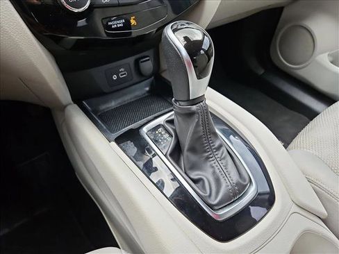 Used 2021 Nissan Rogue Sport SV image 12