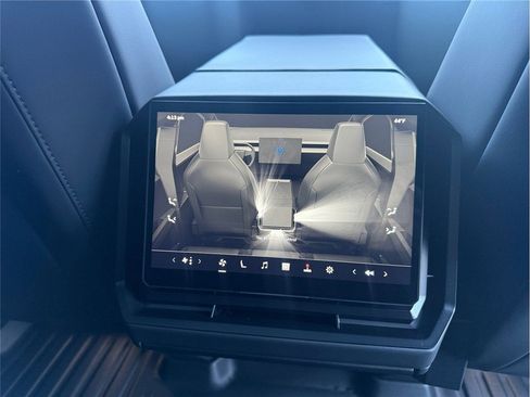 Used 2025 Tesla Cybertruck AWD Crew Cab image 32