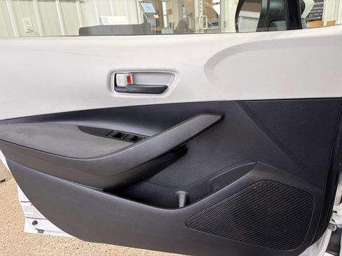 Used 2022 Toyota Corolla LE image 18