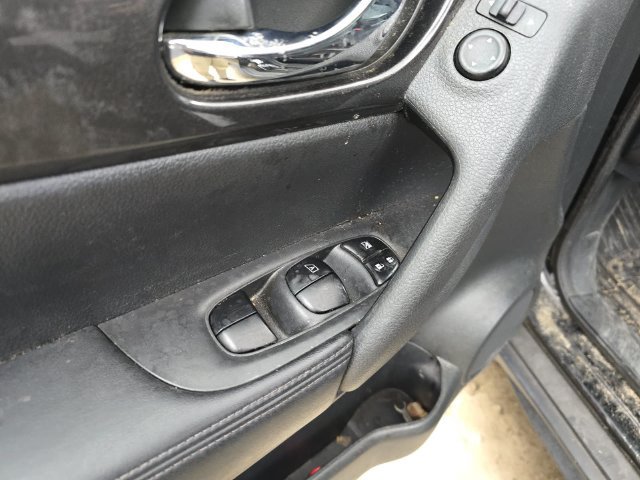 Used 2017 Nissan Rogue SV FWD image 22