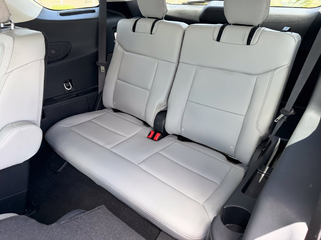Used 2025 Ford Explorer Active w/ Active Comfort Package RWD image 12