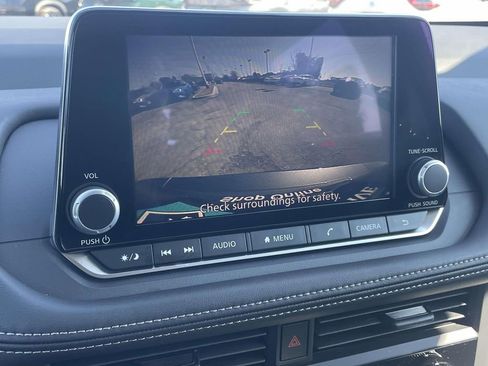 Used 2025 Nissan Rogue S image 26