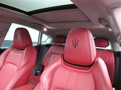 Used 2022 Maserati Levante Modena image 11