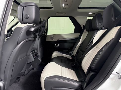 New 2026 Land Rover Discovery Limited Edition image 11