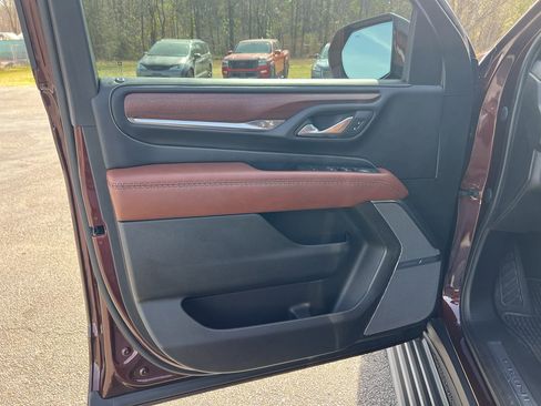 Used 2023 GMC Yukon Denali Ultimate image 28