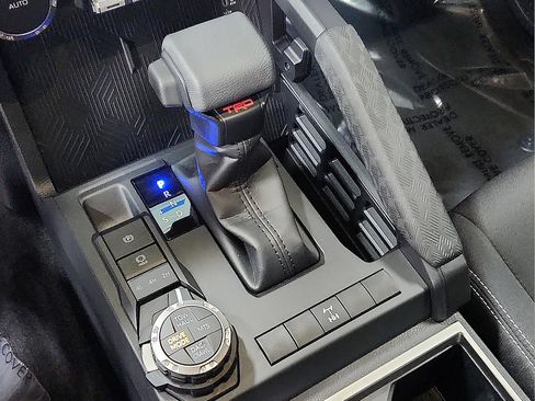 Certified 2025 Toyota Tacoma TRD Off-Road image 17