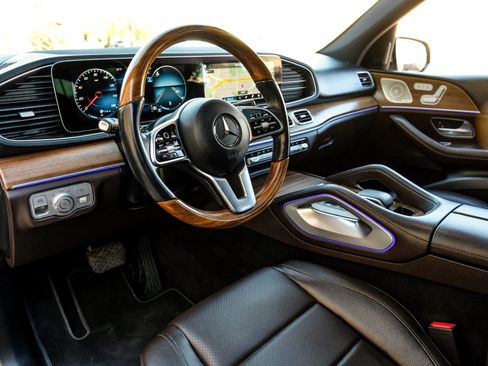 Used 2022 Mercedes-Benz GLE 350 w/ Premium Package image 3