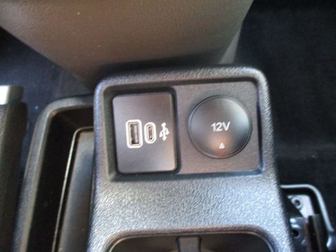 Used 2023 Ford Transit Connect XLT image 19