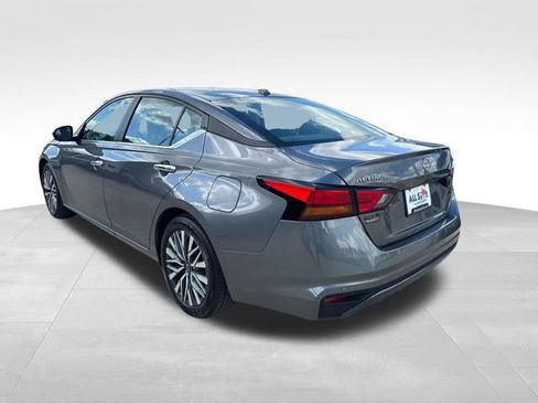 Used 2025 Nissan Altima 2.5 SV image 8