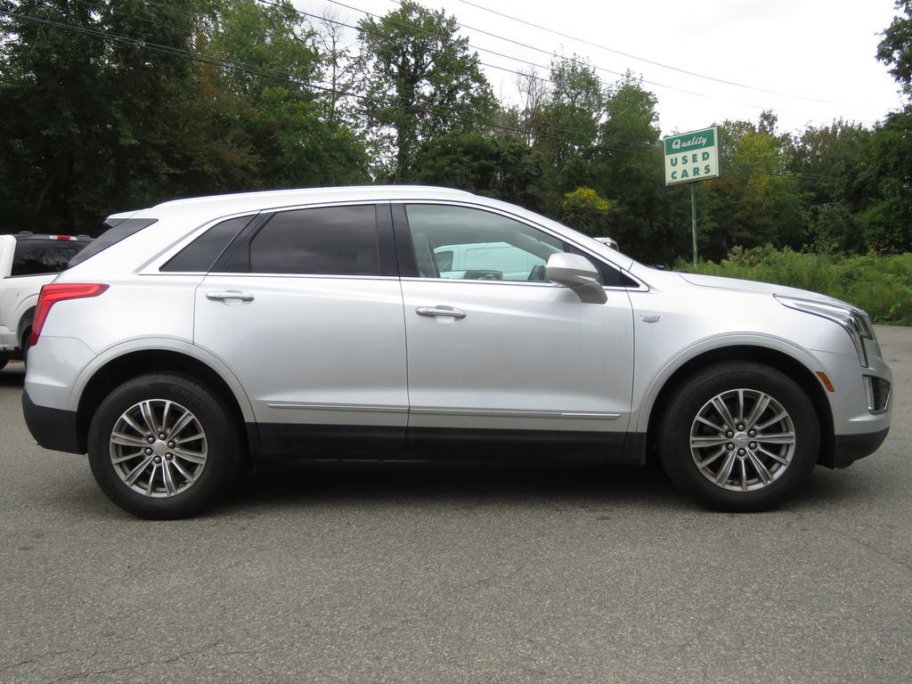 Used 2017 Cadillac XT5 Luxury w/ Driver Awareness Package AWD/4WD image 4