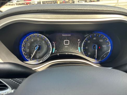 New 2027 Chrysler Pacifica Limited AWD/4WD image 30