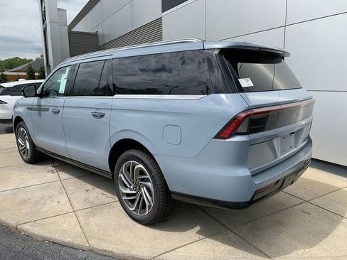 New 2026 Lincoln Navigator L Reserve AWD/4WD image 3