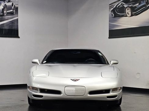 Used 2002 Chevrolet Corvette Coupe w/ Preferred Equipment Group2 image 4
