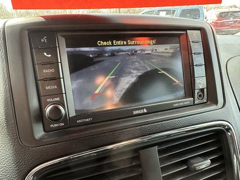 Used 2017 Dodge Grand Caravan SE image 29