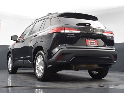 Used 2023 Toyota Corolla Cross LE AWD/4WD image 27
