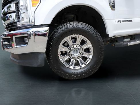 Used 2017 Ford F250 XLT w/ XLT Premium Package AWD/4WD image 4