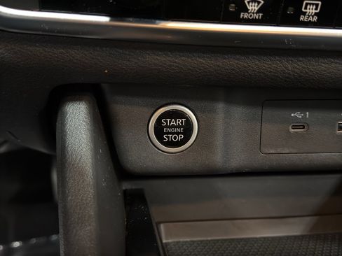 Used 2023 Nissan Rogue SV image 12