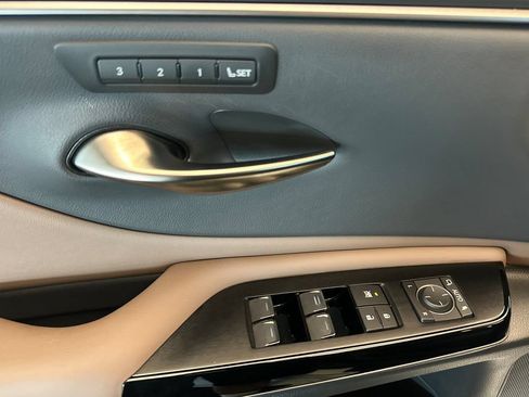 Certified 2023 Lexus ES 300h w/ Premium Package FWD image 11
