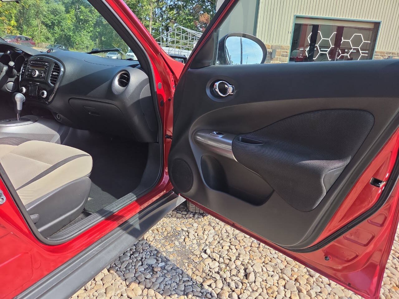 Used 2014 Nissan Juke SV AWD/4WD image 26