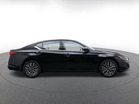 Used 2025 Nissan Altima 2.5 SV FWD image 10