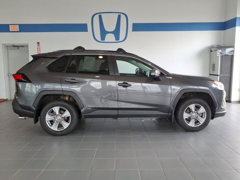 Used 2024 Toyota RAV4 XLE AWD/4WD image 4