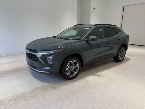 New 2026 Chevrolet Trax LT w/ Driver Confidence Package image 3