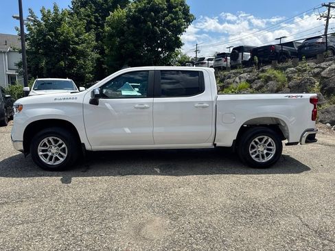 Used 2022 Chevrolet Silverado 1500 LT AWD/4WD image 3