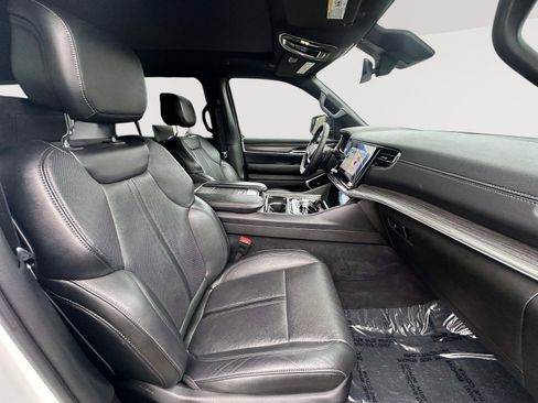 Used 2023 Jeep Wagoneer L Series III w/ Premium Group I image 31