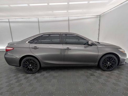 Used 2017 Toyota Camry XSE w/ Moonroof Package image 7