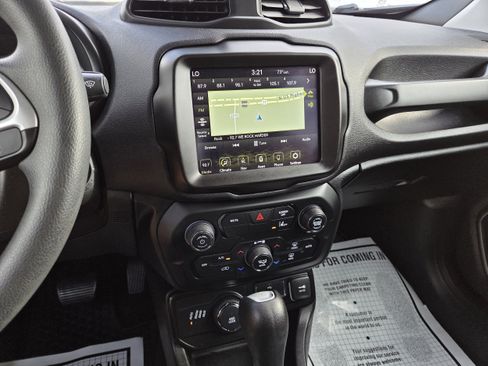 Used 2023 Jeep Renegade Latitude image 31