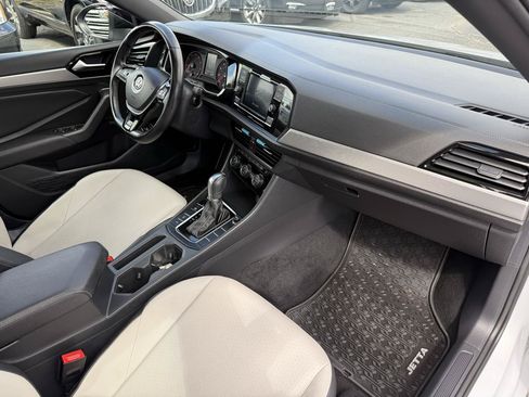 Used 2019 Volkswagen Jetta R-Line FWD image 22
