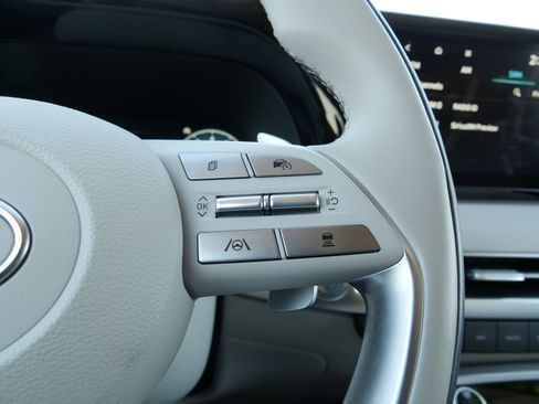 Used 2023 Hyundai Palisade Calligraphy image 24