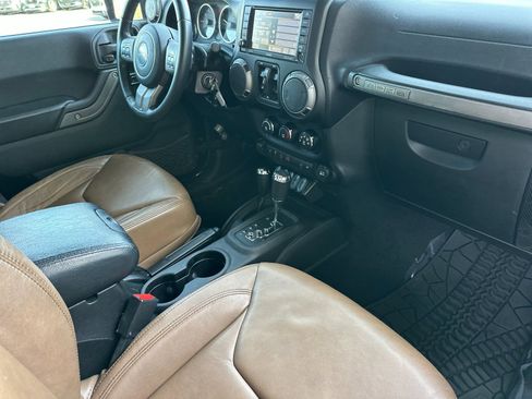 Used 2013 Jeep Wrangler Unlimited Sahara AWD/4WD image 16