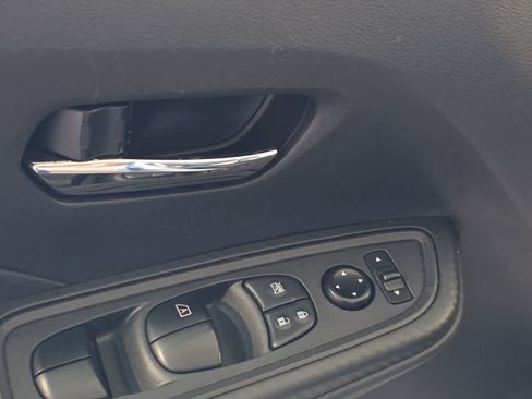 Used 2025 Nissan Versa SV FWD image 15