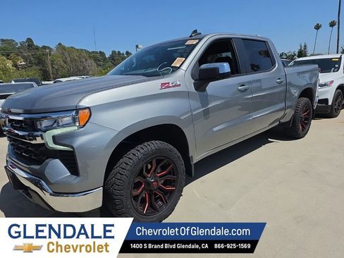 Used 2025 Chevrolet Silverado 1500 LT AWD/4WD image 3